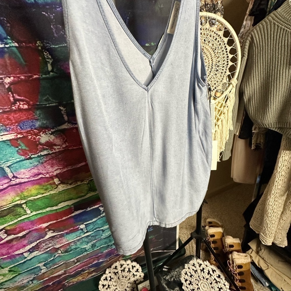 NWT Treasure & Bond Blue Tank Top
Size Medium 100% Rayon - Picture 4 of 9